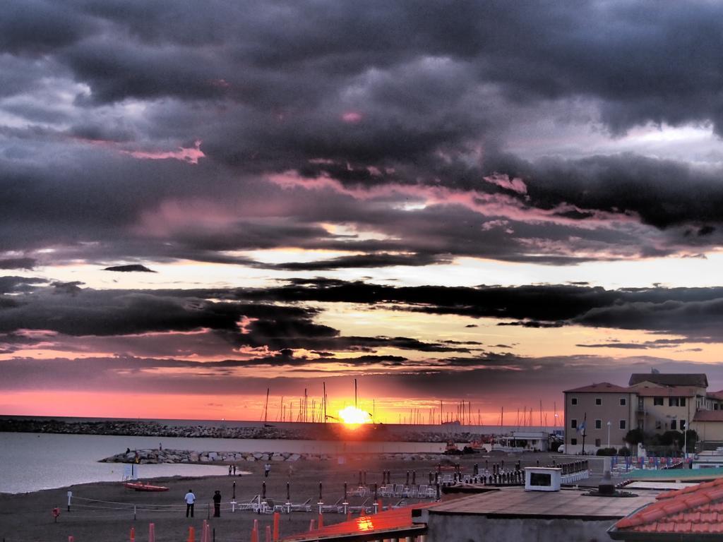 Hotel Aurora Marina di Cecina Zewnętrze zdjęcie